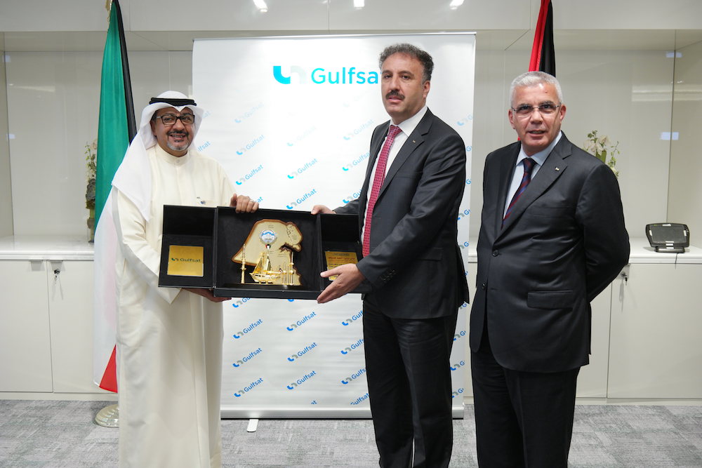 Trophy of appreciation from Gulfsat to Palsat; Credits: Gulfsat