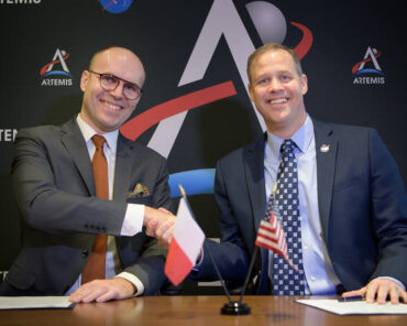 Michał Szaniawski, President of the Polish Space Agency (POLSA), left, and NASA Administrator Jim Bridenstine shake hands after signing a joint statement on the margins of the IAC expressing their intent to discuss opportunities for cooperation, including sustainable activities around and on the Moon in connection with NASA’s Artemis program, Thursday, 24 October 2019, during the 70th International Astronautical Congress in Washington. Photo Credit: (NASA/Bill Ingalls)
