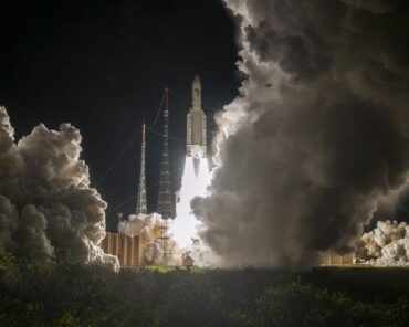 Launch of Azerspace-2/Intelsat-38 communications satellite. Credits: Arianespace