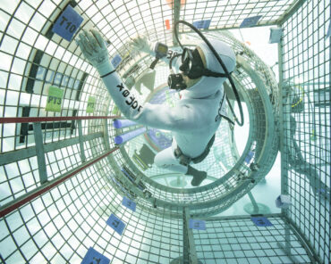 Underwater testing of the ESPRIT airlock. Photo: ESA