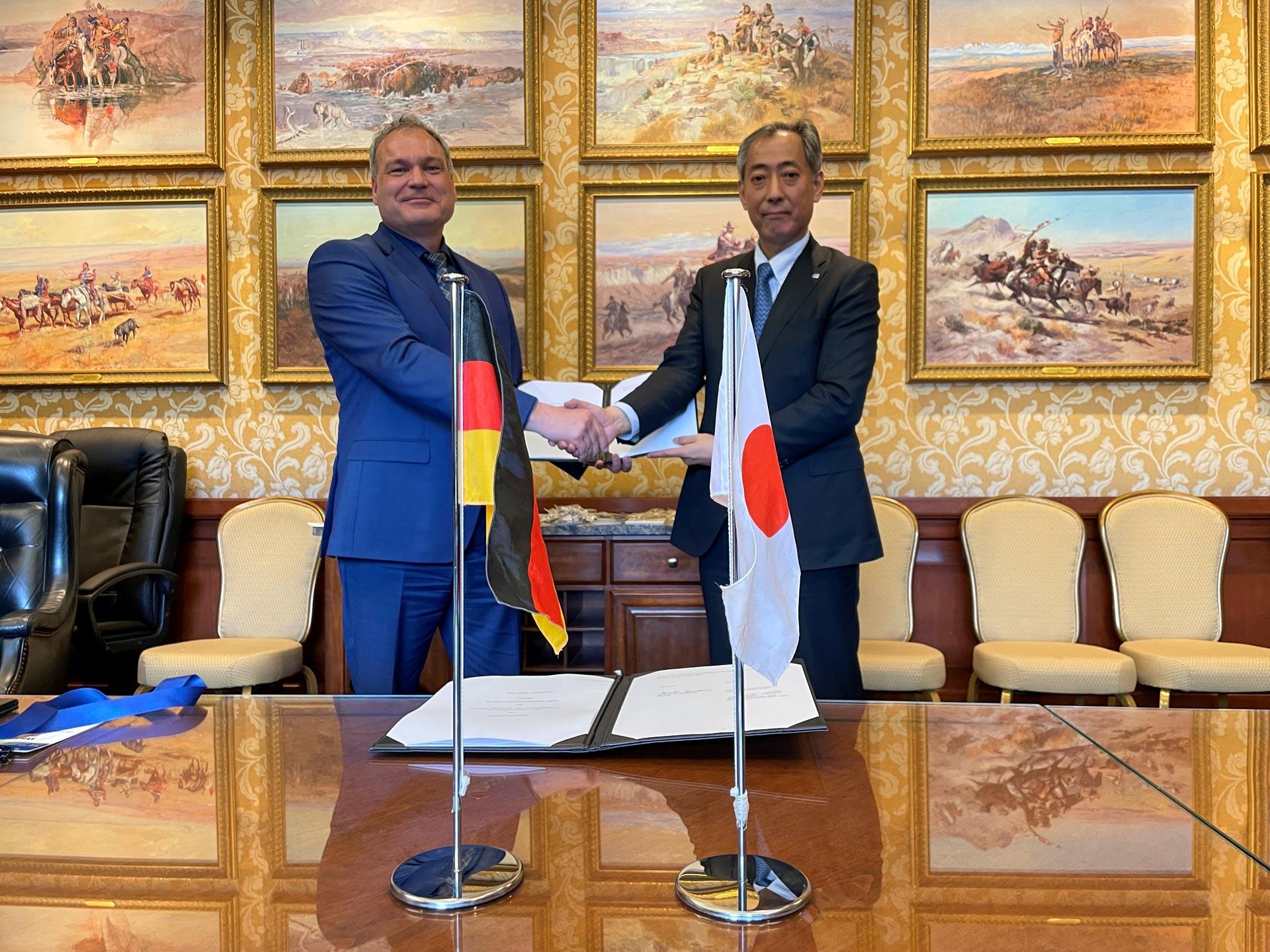 Sign­ing of the JAXA/DLR Frame­work Agree­ment
Credit:© DLR. All rights reserved