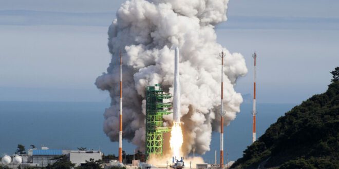 South Korea successfully launches satellites in orbit on a domestic rocket