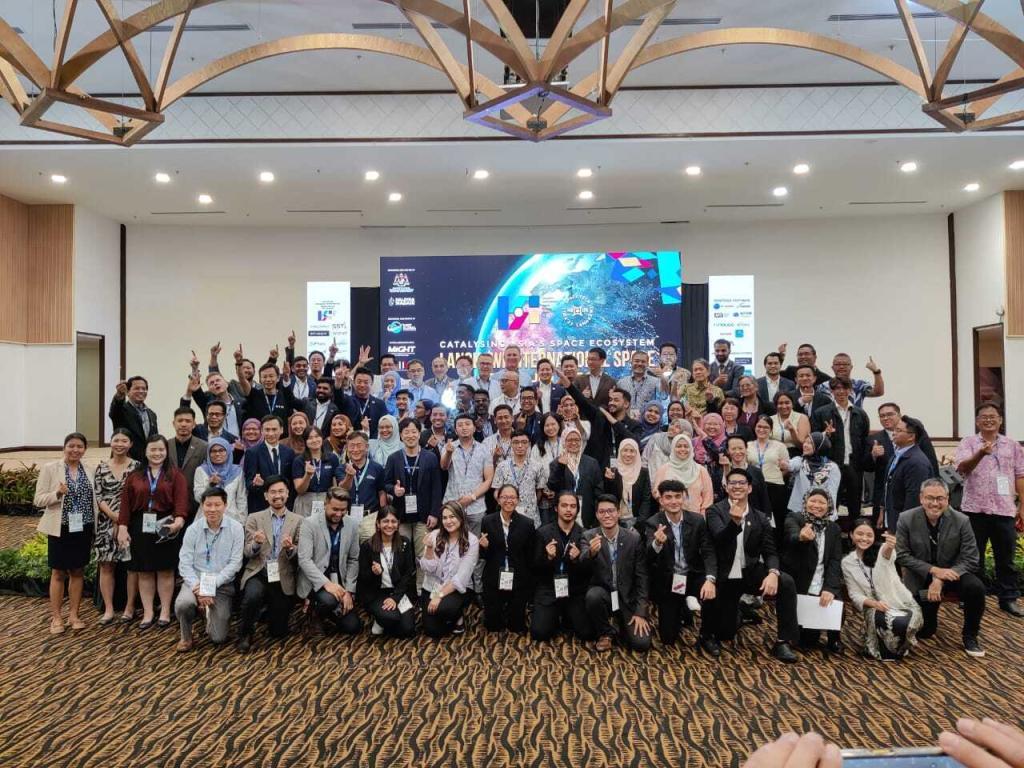 Group picture of speakers, attendees and organisers at LISF 2023. Credit LIST 2023