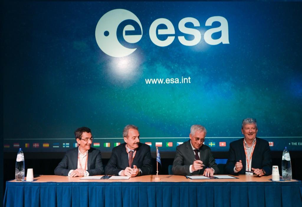 Signing of Galileo Second Generation contracts. Credit ESA 