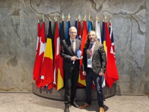 SDA Board Member, David Zamora presenting the award to Prof. Dr. Thomas Schildknecht.