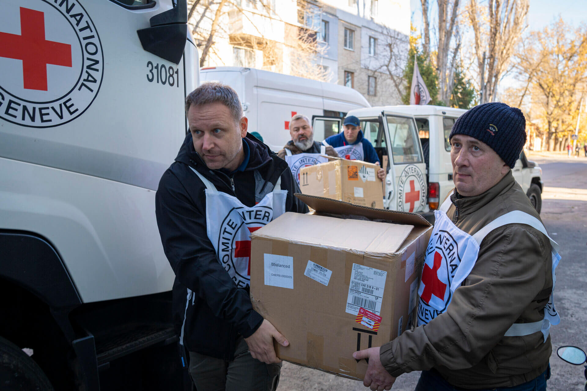 ICRC team delivering relief items. Image credit: ICRC
