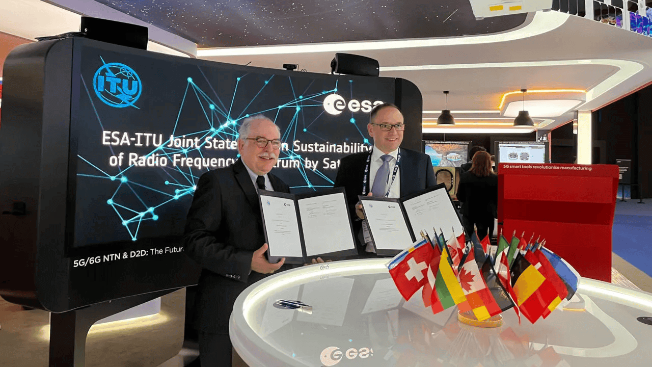 Mario Maniewicz, Director of ITU’s Radiocommunication Bureau (left), and Laurent Jaffart, ESA’s Director for Connectivity and Secure Communications