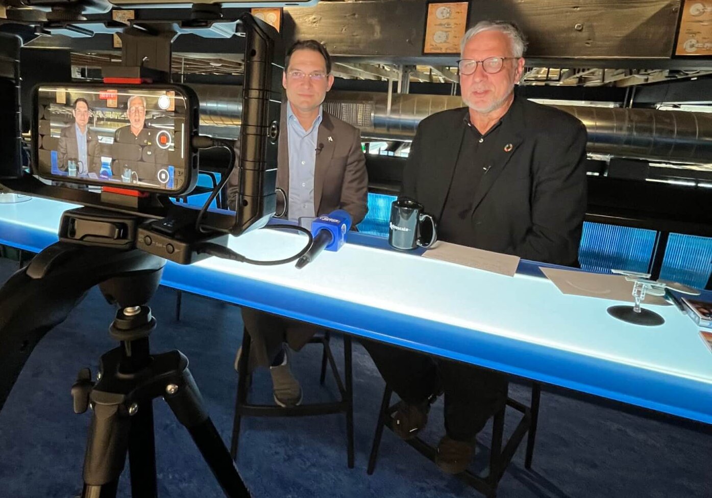 Space Café “33 minutes with Ron Lopez”