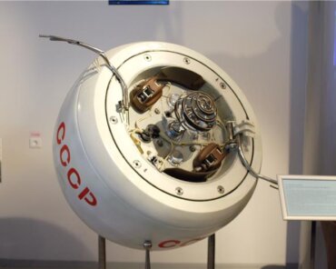 Kosmos 482 Soviet-Era Probe Reenters the Earth's Atmosphere
