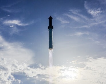 SpaceX Celebrates Successful Tenth Flight Test of its Starship Rocket