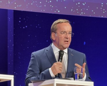 German Defense Minister Boris Pistorius at the 3rd German Space Congress in Berlin; Credits: SpaceWatch.Global