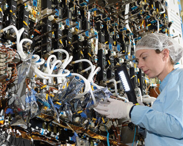 Contamination control in a satellite production. Credit Airbus