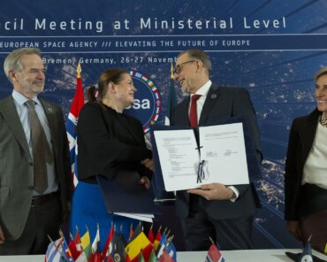 ESA and Norway Sign Letter of Intent to Explore the Possibility of an Arctic Space Center