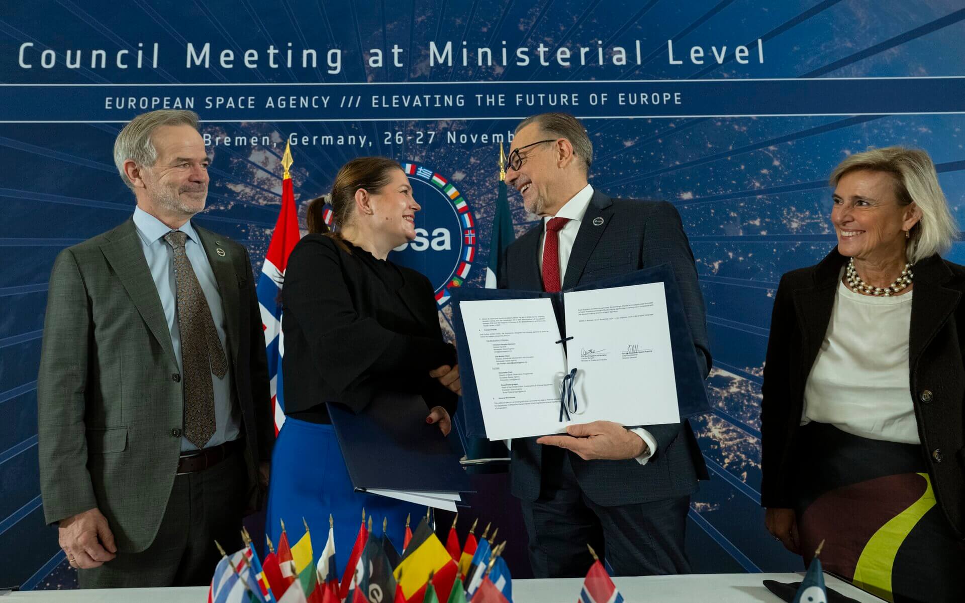 ESA and Norway Sign Letter of Intent to Explore the Possibility of an Arctic Space Center
