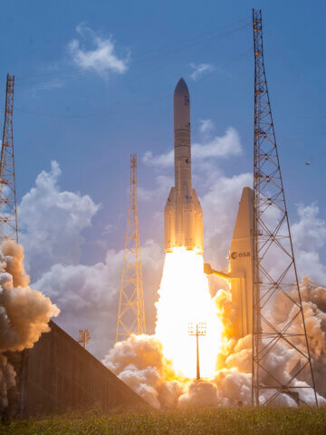 Ariane 6 Lifts off with Four Boosters to Deploy 32 Amazon LEO Constellation Satellites
