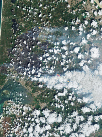 Sentinel-2 Image of the 2026 wildfires near Bordeaux. Credit: ESA