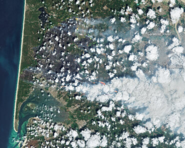 Sentinel-2 Image of the 2026 wildfires near Bordeaux. Credit: ESA