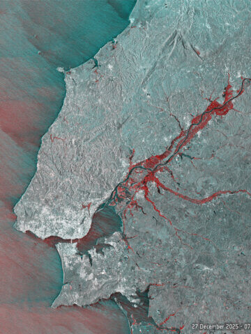 Flooding around the Tejo River, Portugal, in a Copernicus Sentinel-1 radar change-detection composite of 27 December 2025 and 7 February 2026 acquisitions; areas in red show where flood water rose after storms Kristin, Leonardo and Marta. Contains modified Copernicus Sentinel data (2025-26), processed by ESA.
