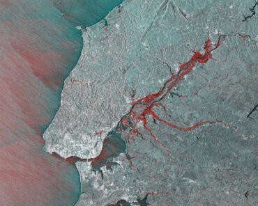 Flooding around the Tejo River, Portugal, in a Copernicus Sentinel-1 radar change-detection composite of 27 December 2025 and 7 February 2026 acquisitions; areas in red show where flood water rose after storms Kristin, Leonardo and Marta. Contains modified Copernicus Sentinel data (2025-26), processed by ESA.