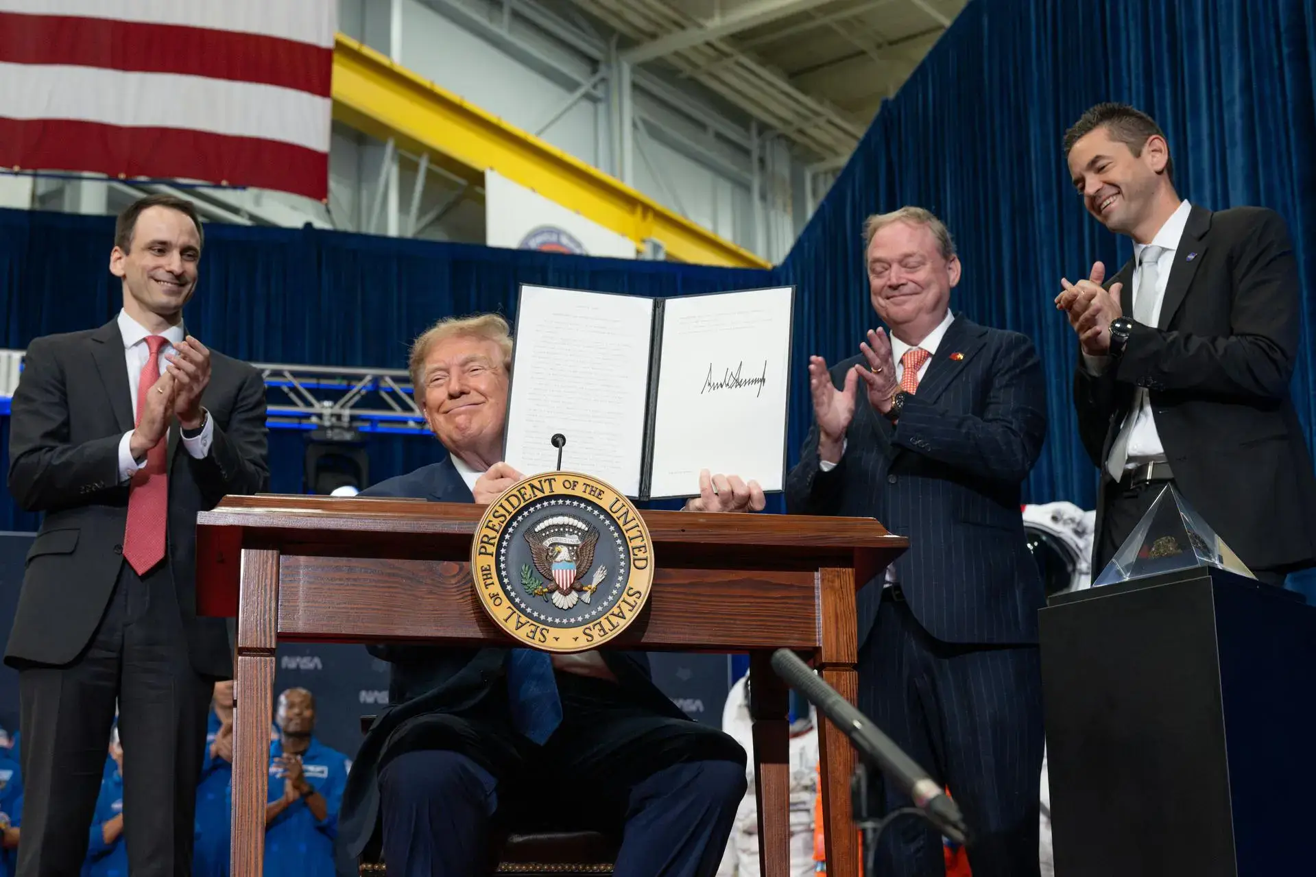 Trump Signs Executive Order on the Establishment of a U.S. Space Academy to Strengthen Space Workforce