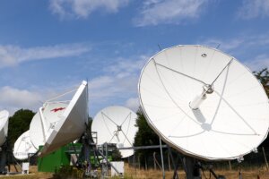 Arqiva signs a three-year Gulfsat deal for UK satellite uplink and fiber connectivity, helping strengthen resilience across the Middle East.