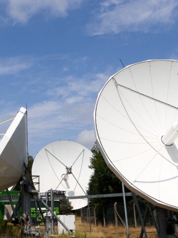 Arqiva signs a three-year Gulfsat deal for UK satellite uplink and fiber connectivity, helping strengthen resilience across the Middle East.