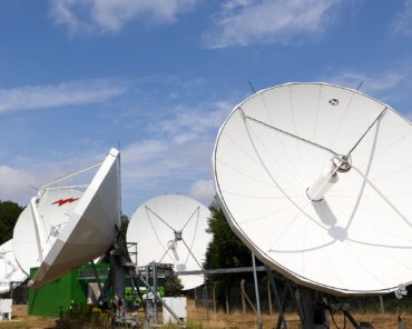 Arqiva signs a three-year Gulfsat deal for UK satellite uplink and fiber connectivity, helping strengthen resilience across the Middle East.